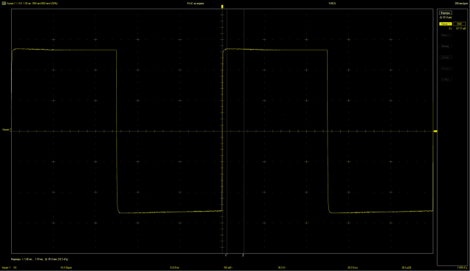 Осциллограмма переходной характеристики усилителя мощности при работе на прямоугольном сигнале с частотой 1 кГц.